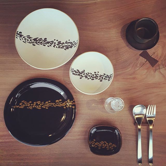 MUKU-TEN×器のしつらえ展 Table1.陶芦澤のスリップウェアon一枚板MUKU-TENテーブル開催中！