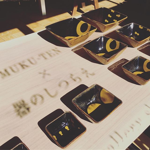 Muku Ten 器のしつらえ展開催中 会期は今月18日 日 までとなっております 無垢一枚板 Muku Tenの上にしつらえた陶芦澤のスリップウエア ぜひお手にとってご覧ください Livingd 第一建設株式会社 住まいと暮らしのコミュニティカンパニー