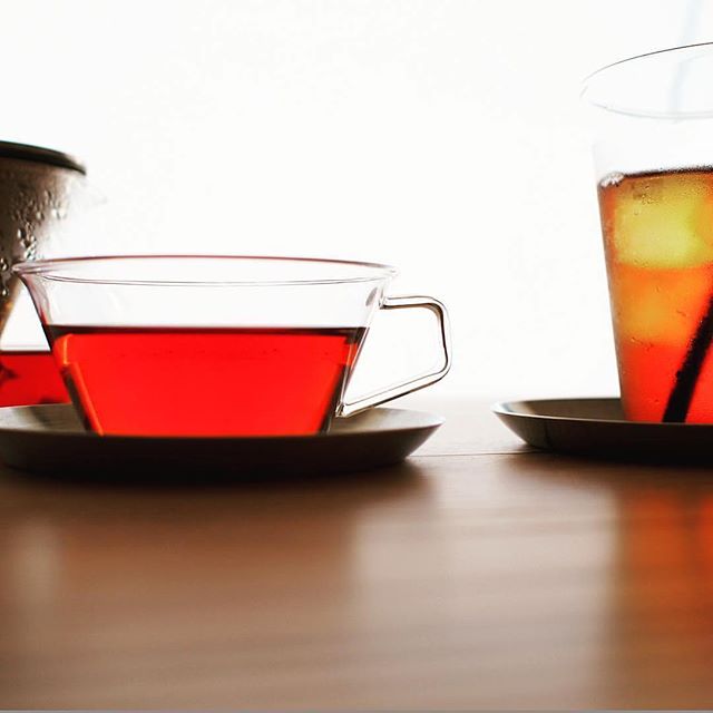 お向かいのALTANA Caféでも提供しているteteriaの紅茶。今までの紅茶の概念を変えてくれる驚くほど美味しい紅茶です。 KINTOの紅茶やハーブティーそのものの色が愉しめるガラスとステンレスのシンプルなティーカップ&ソーサー、ティーポットもございます！ teteria ・NILGIRI FOP 70g ・DIMAULA BOP 70g ・CTC-MILK 100g 各1,000yen+ tax KINTO ・CASTティーカップ&ソーサー 1,500yen+ tax ・CARATティーポット600ml 2,800yen+ tax