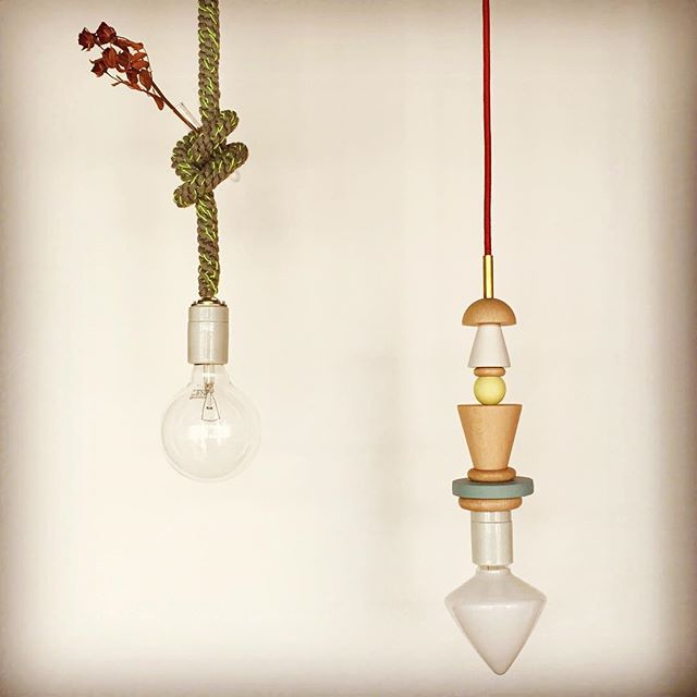 .<br />
◆TRICOTE block pendant light<br />
NAVY/GREEN/RED/GRAY 4色展開<br />
¥13,000+tax ※電球別売<br />
(写真右)<br />
先日入荷いたしました！ころころとした木のパーツが可愛らしいペンダントライト。カラーごとパーツの組み合わせが異なります。<br />
.<br />
.<br />
◆TRICOTE knot pendant light<br />
NAVY×BROWN/NAVY×YELLOW/GREEN×PINK/<br />
GRAY×YELLOW/GRAY×ORANGE/GRAY×WHITE<br />
6色展開<br />
¥11,500+tax ※電球別売<br />
(写真左)<br />
ニット素材のコードに結び目を作って変化を楽しむペンダントライト。結び目になにかを飾っても◎<br />
.