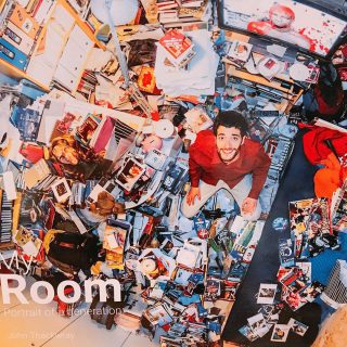 世界中の様々な人の部屋を真上から撮影した写真集！